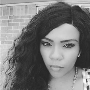 Meet your Posher, Della